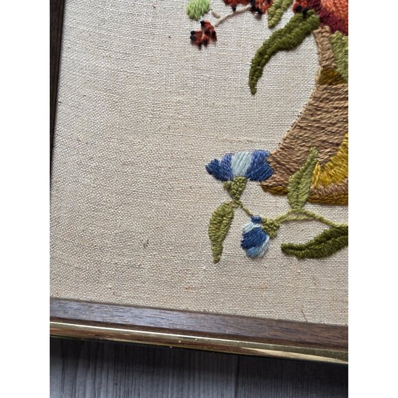 Vintage Framed Hand Embroidered Crewel Floral Art In Gold/Brown Frame 17x13 - Picture 4 of 8